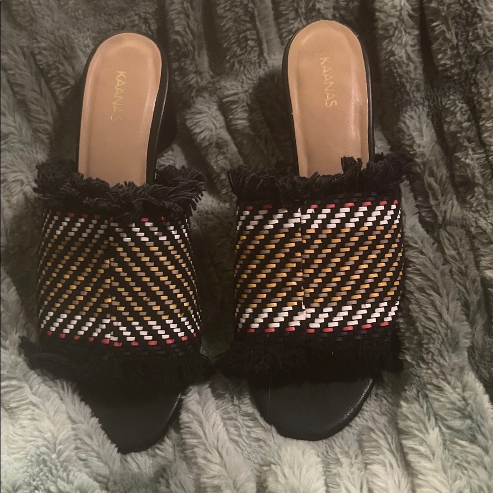 JOHNNY WAS SAMOS SANDAL
BLACK Multicolor Woven Block Heel Slide Sandals